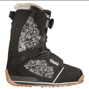 NWOT Vans Kira Snowboarding Boots (US 9.5)